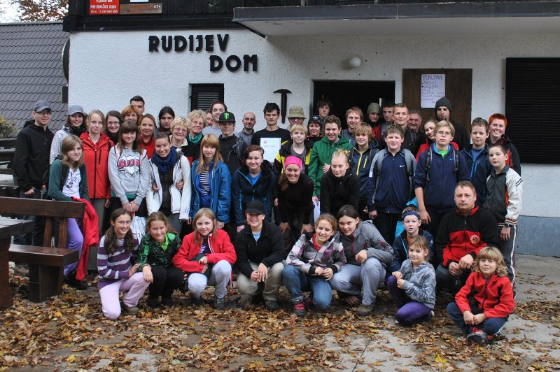 Na cilju 1. letošnjega POT-a: pred Rudijevim domom na Donački gori