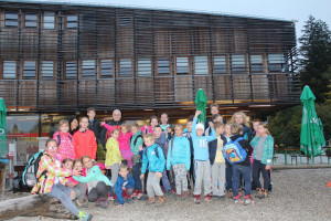 Skupinska fotografija pri Celjski koči