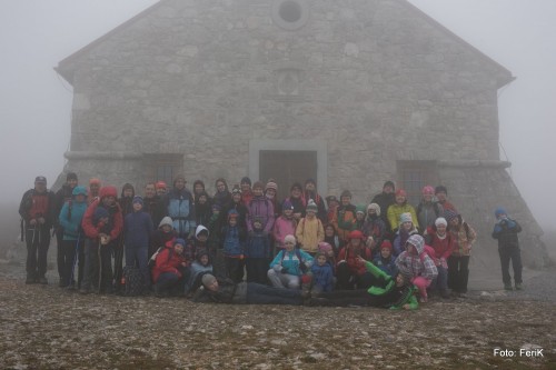 Vrh je bil ovit v gosto meglo, da bi jo lahko rezali.